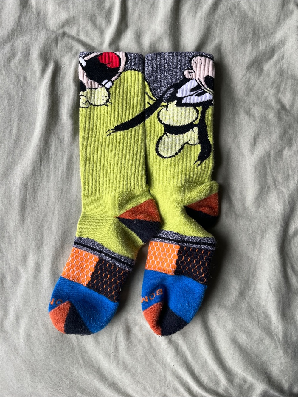 Bombas Bee Better Goofy Disney socks LG - Picture 2 of 5